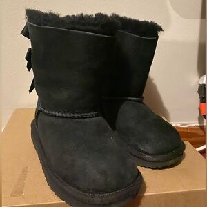 Girls ugg boots size 9